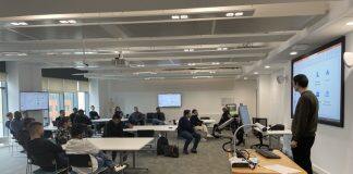 伯恩茅斯大学商学院毕业生返回与在校学生分享他们的职业经历