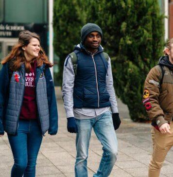 英国赫尔大学商学院获得了AACSB国际颁发的扩展全球商业认证