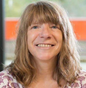 赫尔大学学者因其对护理的杰出贡献而获得国家荣誉