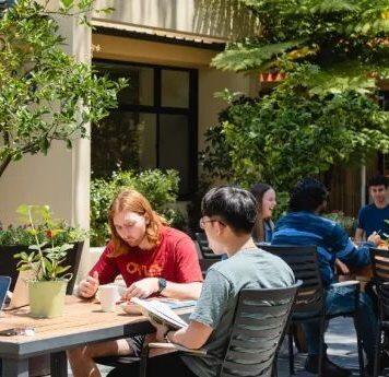 西澳大学全新住宿服务助学生顺利返澳
