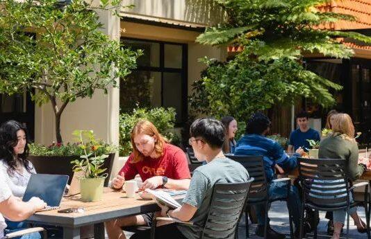 西澳大学全新住宿服务助学生顺利返澳