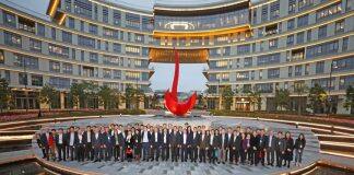 梁振英先生率香港商企及机构代表一行到香港科技大学访问交流