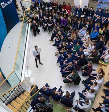 英国首相苏纳克莅临提赛德大学National Horizons Centre生物科学实验基地中心