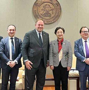 法国凯致商学院校长Alexandre de NAVAILLES一行到访上海交通大学