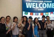 与国际学生共同编织城市多元文化