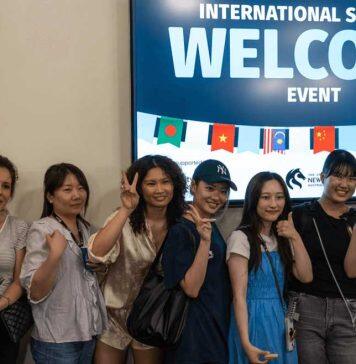 与国际学生共同编织城市多元文化