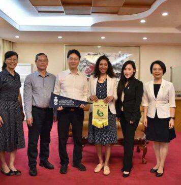 多伦多大学士嘉堡校区招生录取办公室代表到访华南师范大学附属中学