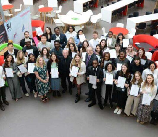 英国伯恩茅斯大学学生在就业能力技能比赛中获奖