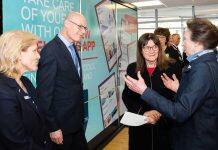 安妮长公主到访英国索尔福德大学