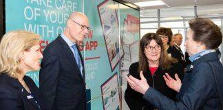 安妮长公主到访英国索尔福德大学