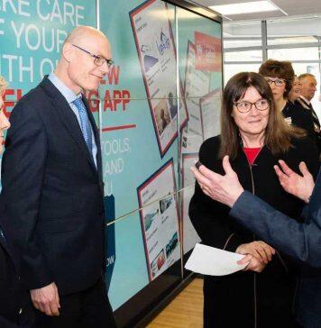 安妮长公主到访英国索尔福德大学