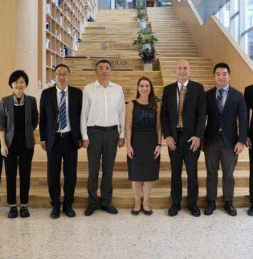 美国驻上海总领事馆外联处处长一行访问温州肯恩大学