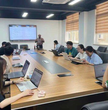 美国奥克兰大学Vijayan Sugumaran教授应邀到上海大学悉尼工商学院开设讲座