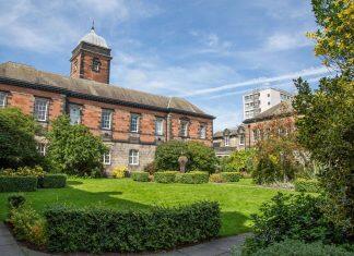 邓迪大学商学院获得国际商学院促进协会(AACSB)认证