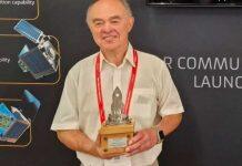 英国萨里大学教授获小型卫星年会终身成就奖