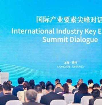 新加坡南洋理工大学副校长蓝钦扬教授在上海参加“国际产业要素尖峰对话”活动