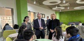 爱尔兰国立都柏林大学理学部部长Jeremy Simpson一行五人来访北京-都柏林国际学院