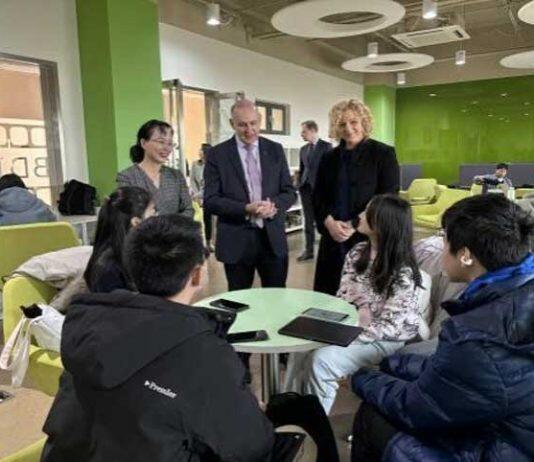爱尔兰国立都柏林大学理学部部长Jeremy Simpson一行五人来访北京-都柏林国际学院