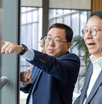 香港特区政府政务司司长陈国基一行到香港科技大学(广州)调研