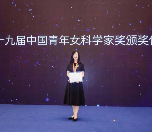 王连荣教授获得中国青年女科学家奖