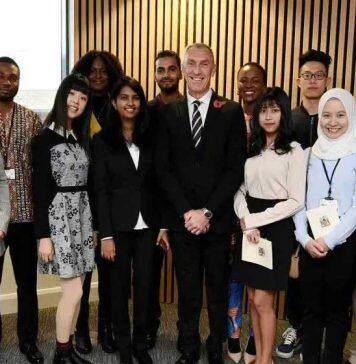 英国提赛德大学设置了多种奖金丰厚的奖学金