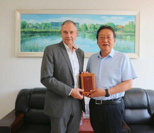 新西兰怀卡托大学代表团访问河北科技大学进行友好交流