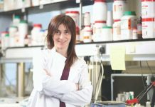 英国女王大学教授获颁皇家外科学院杰出教授荣誉称号