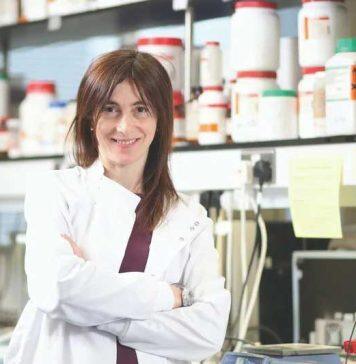 英国女王大学教授获颁皇家外科学院杰出教授荣誉称号