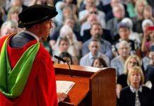 三位杰出人物被授予英国利兹大学荣誉学位