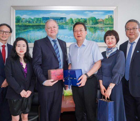 澳大利亚联邦大学副校长伊文·马里尔斯一行访问河北科技大学