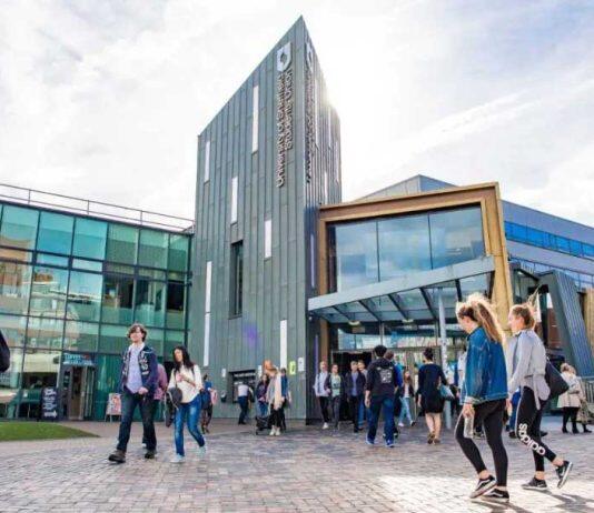 英国谢菲尔德大学跻身2025泰晤士高等教育世界大学前100名