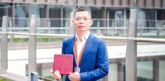 上海纽约大学副教授严登峰获宝钢优秀教师奖