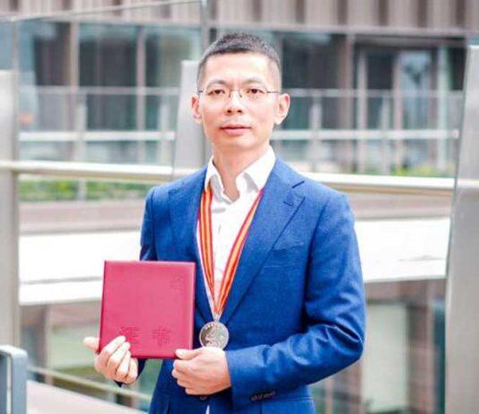 上海纽约大学副教授严登峰获宝钢优秀教师奖