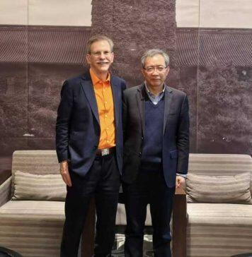 南京大学校长谈哲敏会见美国科学院院士Timothy A. Springer