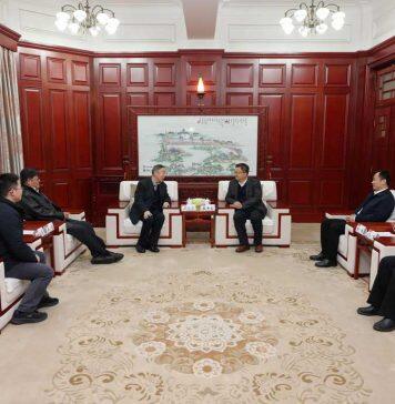 故宫博物院前院长郑欣淼一行访问武汉大学考察交流