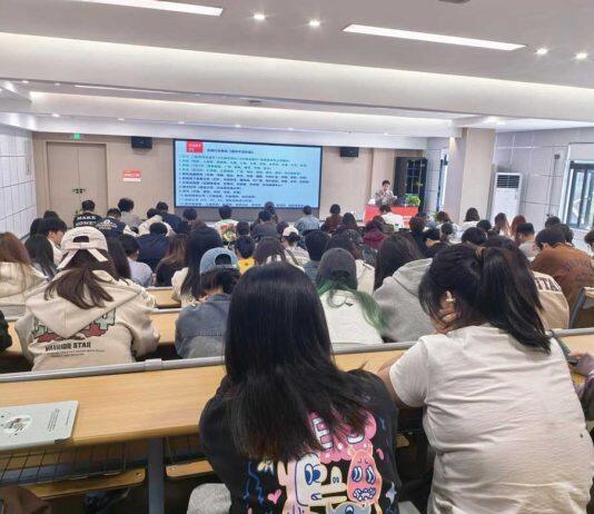 金融行业探索与本科生求职策略讲座圆满举行