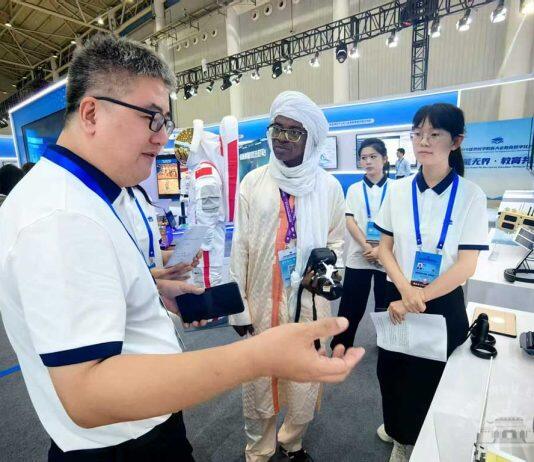 武汉大学系列成果惊艳亮相2025世界数字教育大会