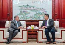 法国驻武汉新任代总领事纪蒙田访问武汉大学