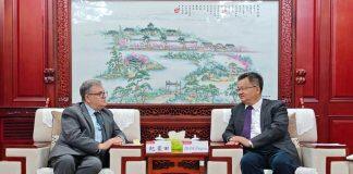 法国驻武汉新任代总领事纪蒙田访问武汉大学