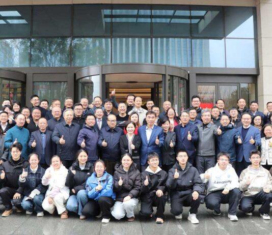 南京大学2025年度无锡校友奖助学金颁奖仪式举行